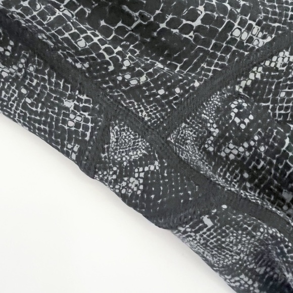 Varley Luna High Rise Leggings Snake Print Black Gray - Picture 4 of 7